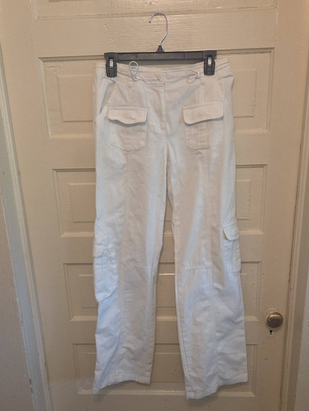 Brandy Melville White Wide-Leg Cargo Pants with Flap Pockets
